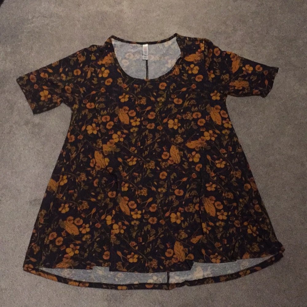 Beautiful Floral LuLaRoe Long Flaired Shirt